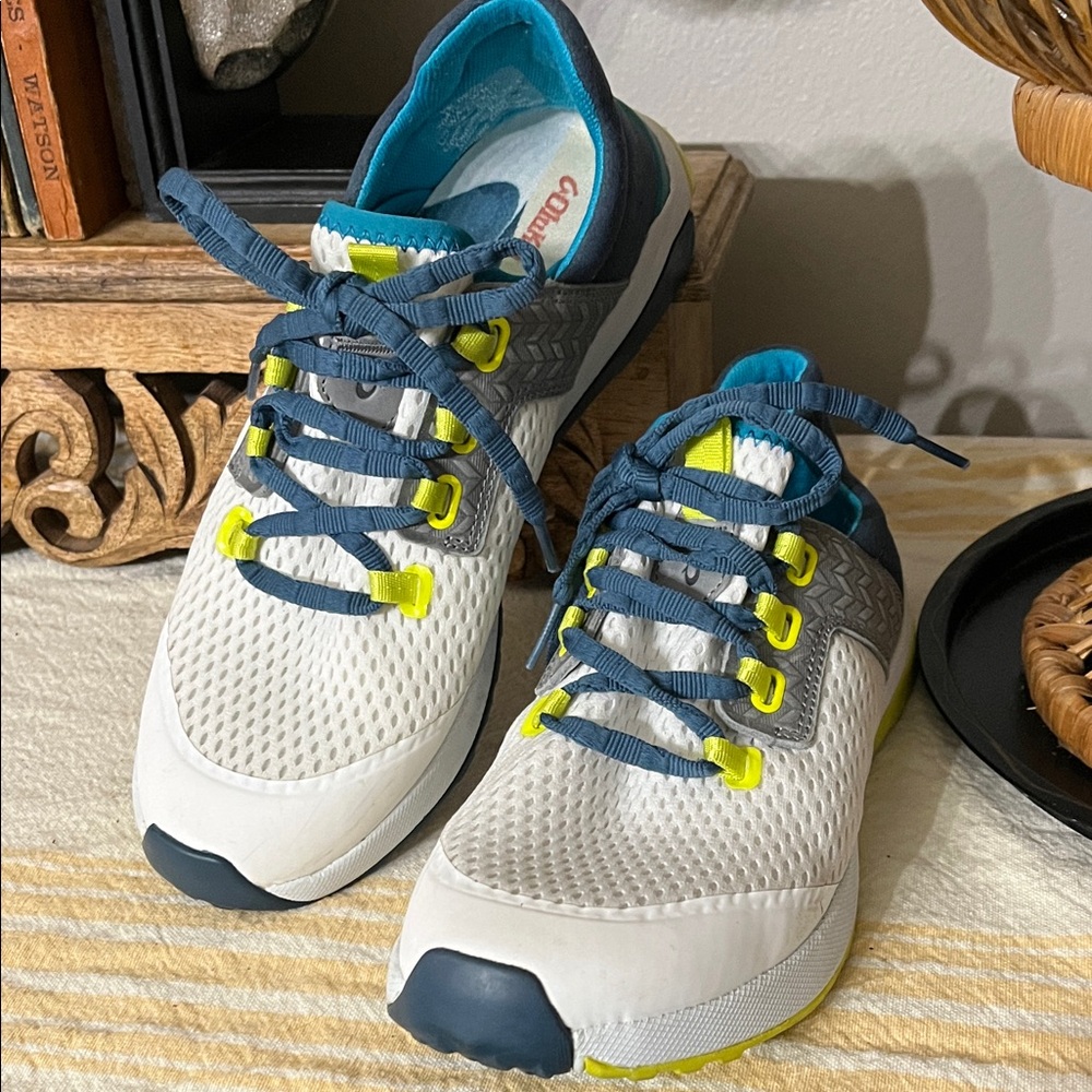 OluKai Women's Wailuku athletic shoes in the Bright White/Lagoon Sz 8.5